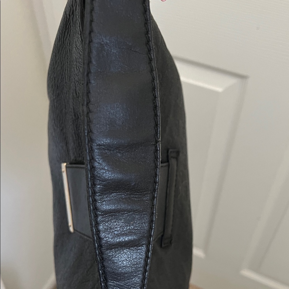 💎AUTHENTIC GUCCI GUCCISSIMA LARGE BLACK LEATHER BAG WITH GOLD HARDWARE💎 - Picture 11 of 14